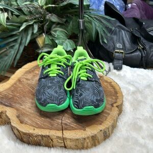 Nike tennis shoes‎ kids 9C